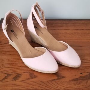 White Mountain Light Pink Wedge Sandals